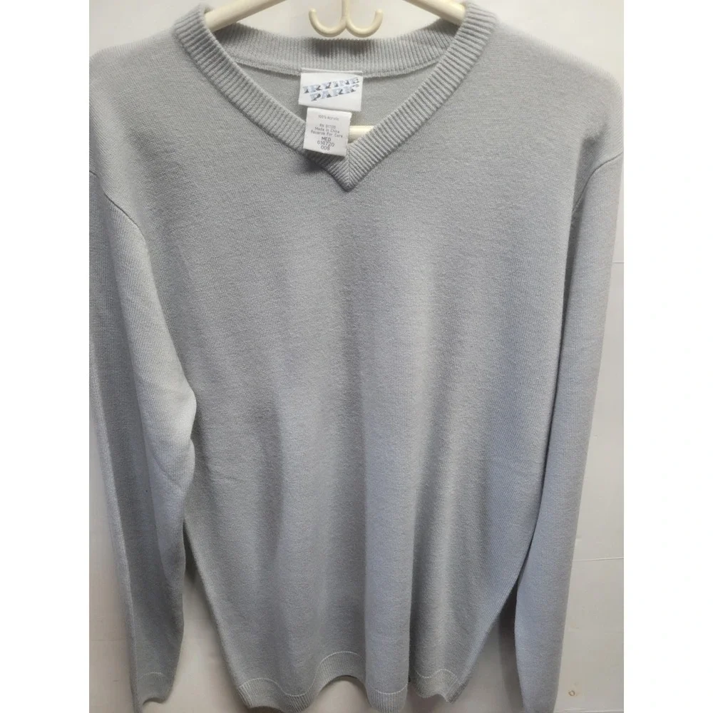 Irvine Park V-Neck Sweater Light Blue Grey Acrylic Knit Pullover Size Medium